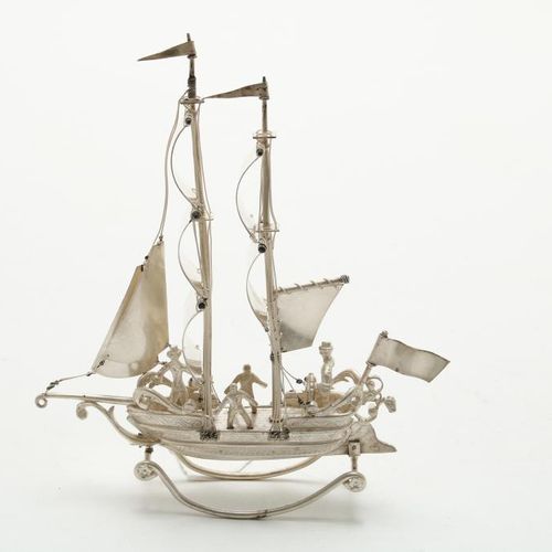 Zilveren miniatuur zeilschip A silver miniature saling vessel, gross w. 158 gr.A&hellip;