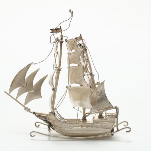 Zilveren miniatuur zeilschip Barco de vela en miniatura de plata, peso bruto 132&hellip;