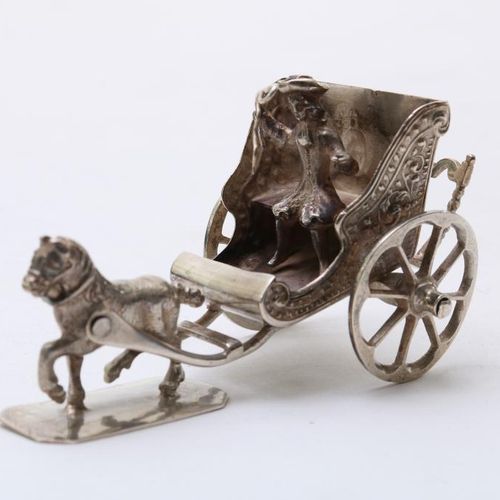 Zilveren miniatuur sjees, W.V. Strant Dutch silver miniature open carriage with &hellip;