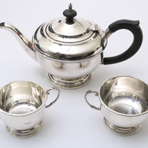 Zilveren roomstel A silver teaset, Birmingham, 1935, gross weight 400 gr.Silver &hellip;