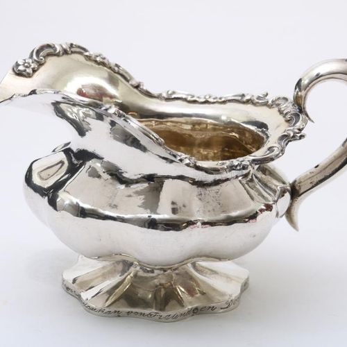 ZILVEREN MELKKAN Una lattiera in argento, Russia 1847, peso lordo 166gr. 835/000&hellip;