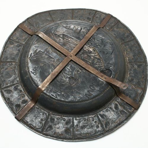 Zilveren aalmoes/doopschotel 一个银制的洗礼盘银质施舍/洗礼盘，仿照祭坛上的描述 "Magister phaber Volvinus&hellip;