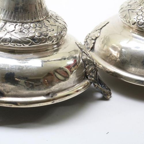 2 Zilveren eenlichts kandelaars 2 candelabros de plata, Rusia l. 33 cm., gr. 275&hellip;