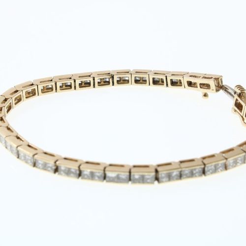 Geelgouden tennisarmband A ellow gold bracelet mounted with princesss cut diamon&hellip;