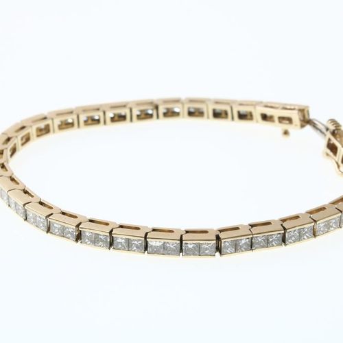 Geelgouden tennisarmband A ellow gold bracelet mounted with princesss cut diamon&hellip;