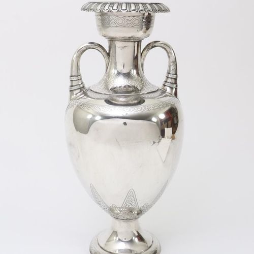 Kapitale zilveren amphora vaas Vase amphore en argent, avec 2 poignées, hauteur &hellip;