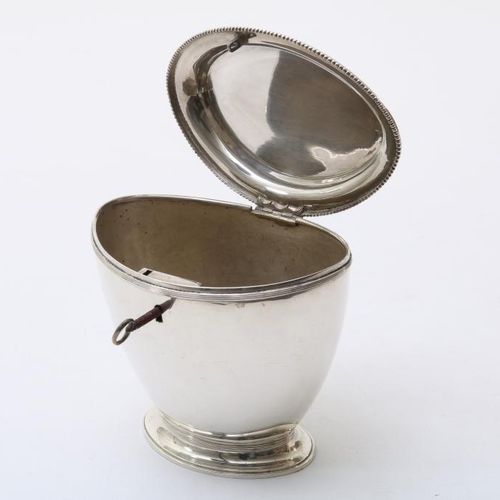 Zilveren Empire theebus 一个银质茶盒，阿姆斯特丹，1825年左右，重量为292克。银色帝国茶叶盒，F.G. Bentveld先生，阿姆斯&hellip;