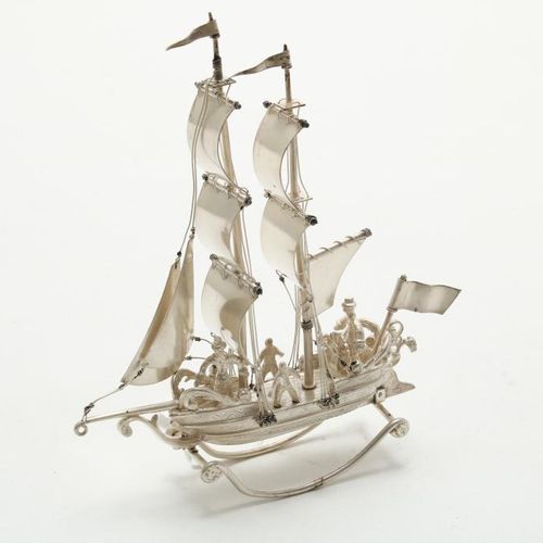Zilveren miniatuur zeilschip A silver miniature saling vessel, gross w. 158 gr.A&hellip;