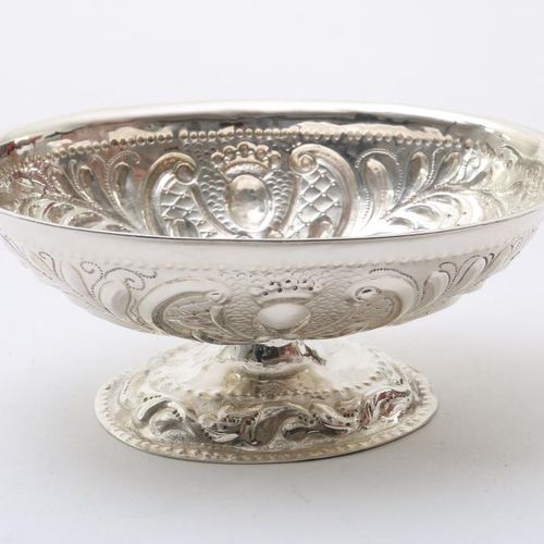 2 zilveren brandewijnskommen anno 1900 2件荷兰银制白兰地碗，1900年，装饰有花纹，长16/15厘米。2个1900年的银&hellip;
