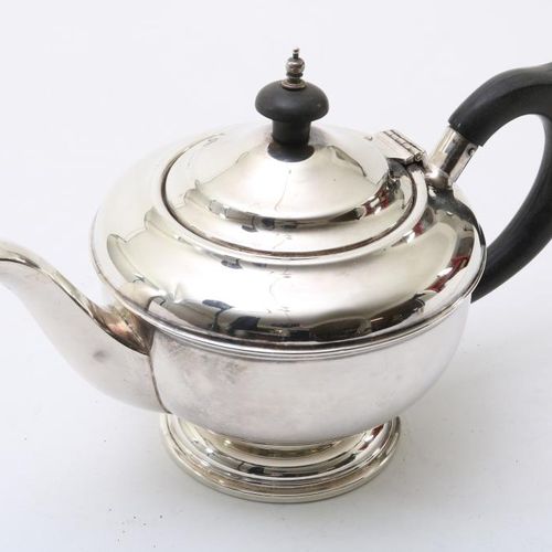 Zilveren roomstel A silver teaset, Birmingham, 1935, gross weight 400 gr.Silver &hellip;