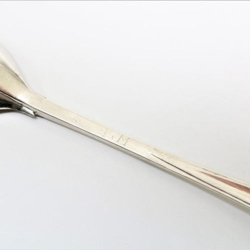 Zilveren dienlepel 银质服务汤匙，长31厘米，据推测为18世纪的德国。6银质服务勺，长31厘米，据推测是德国18世纪。