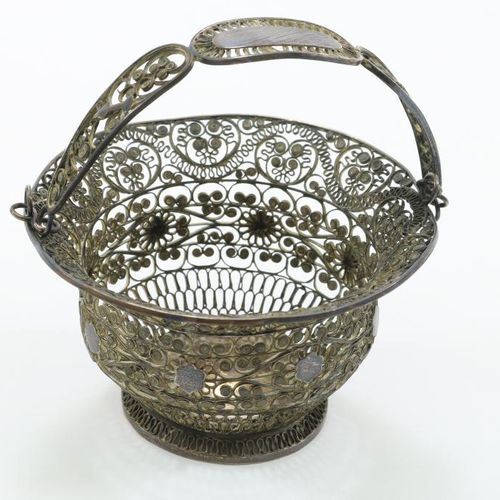 Filigran zilveren wolmandje, ca. 1800 Cesta de bolas de plata calada y con asa, &hellip;