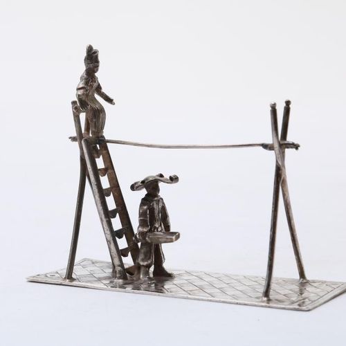 Zilveren miniatuur koorddanser, Strant I Dutch silver miniature of a rope dancin&hellip;