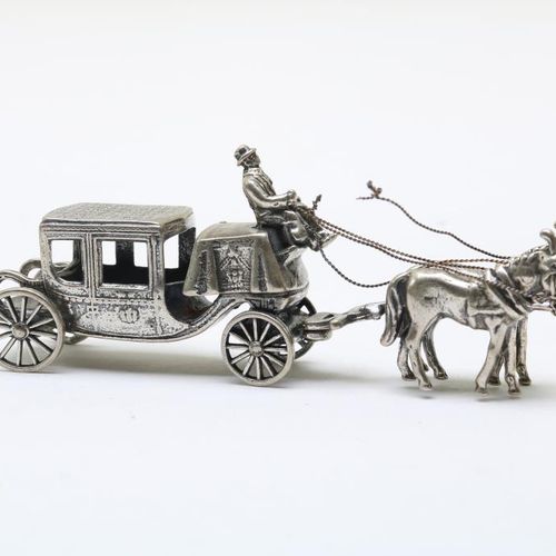 Lot met 3 zilveren miniaturen 各式各样的荷兰迷你模型，毛重186克。拍卖会上有3个银质小模型，总重量186克。