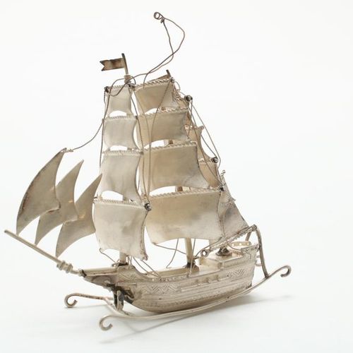 Zilveren miniatuur zeilschip Barco de vela en miniatura de plata, peso bruto 132&hellip;