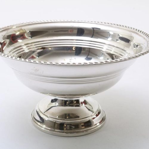 ZILVEREN SCHAAL A round silver bowl on foot, 925/000, gross weight 495gr.Silver &hellip;