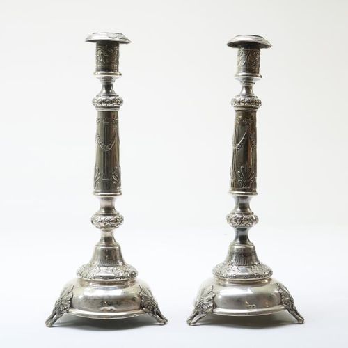 2 Zilveren eenlichts kandelaars 2 Bougeoirs en argent, Russie l. 33 cm., gr. W. &hellip;