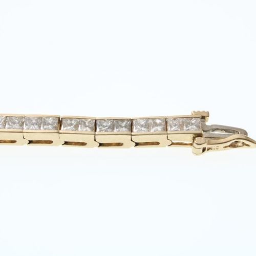 Geelgouden tennisarmband 镶有公主式切割钻石的黄金手镯(共计. 4.8克拉(经测量)，毛重15.6克，585/000黄金网球手镯，镶嵌有&hellip;