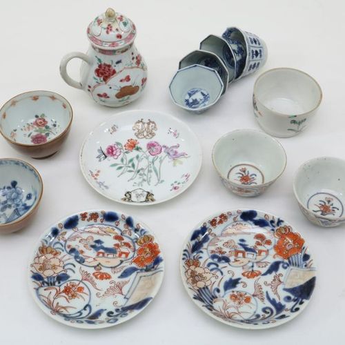 Lot porselein: kop, schotels, dekselpot Piattino in porcellana Chine de Commade,&hellip;