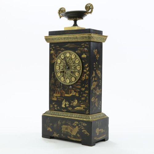Empire tafelklok met chinoiserie decor Table clock with bronze bowl in black lac&hellip;