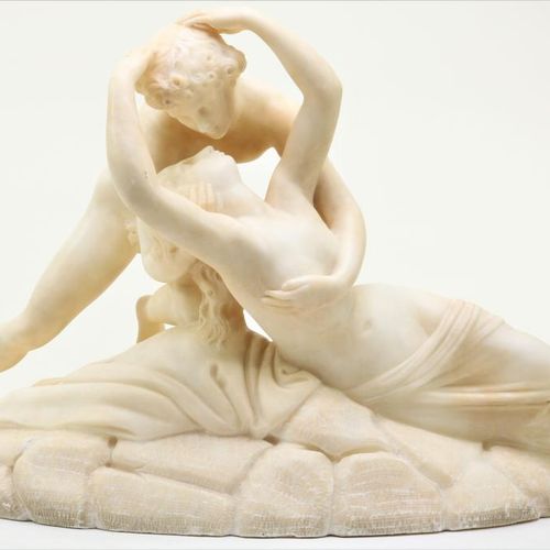 Marmeren gestoken sculptuur Amor en Venu Sculpture en marbre de Vénus et Amor, F&hellip;