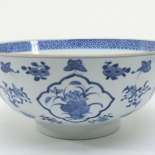 18e eeuwse Chinese Punchbowl porselein Große blau-weiße Porzellanschale aus dem &hellip;