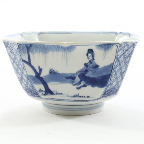 Porseleinen vierkante Kangxi kom 
Porcelain square Kangxi bowl, decorated with 3&hellip;