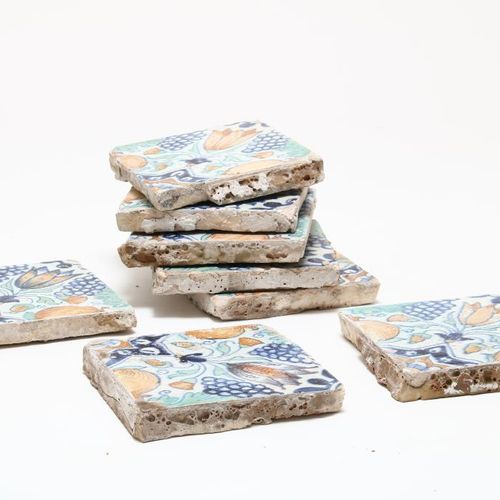 Serie van 8 aardewerk tegels Serie di 8 piastrelle in ceramica con decoro di mel&hellip;