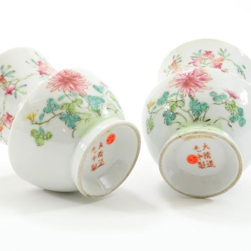 Stel Chinees porseleinen vaasjes Pareja de jarrones de porcelana china decorados&hellip;