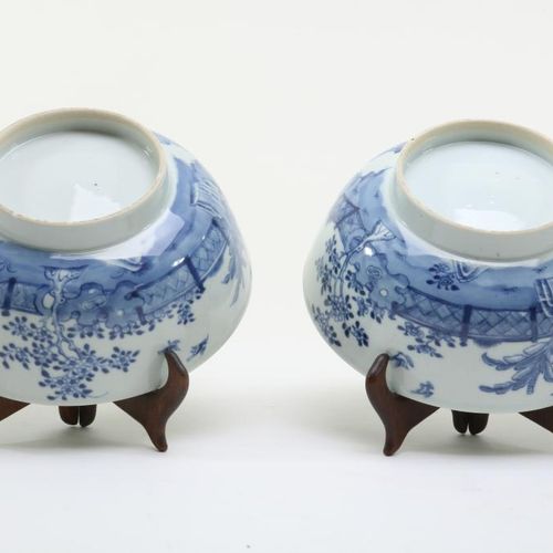 Stel 18e eeuwse Chinese kommen landsch. Pareja de cuencos de porcelana con decor&hellip;