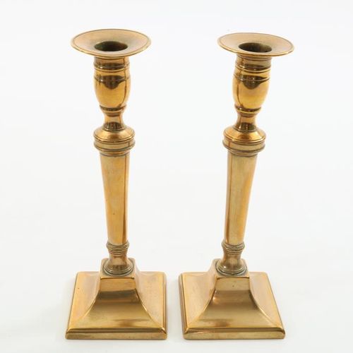 Stel messing 1-lichts kandelaars Pair of 2 brass 1-light candlestick holders, Fl&hellip;