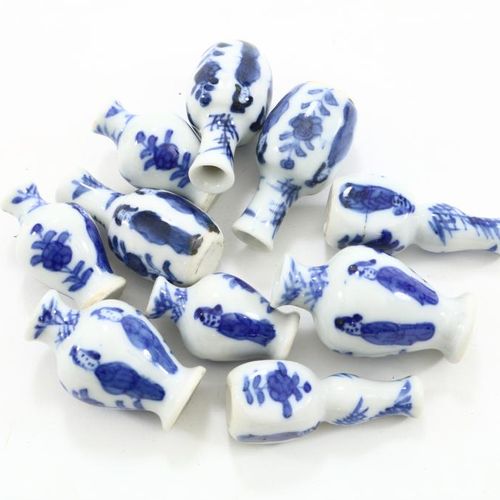 Serie van 10 miniatuur vaasjes Collection of 10 porcelain miniature vases, depic&hellip;