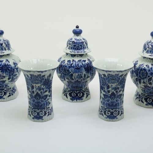 Aardewerk kaststel, Delft Ensemble de pots en poterie, 3 avec couvercle, 2 en fo&hellip;