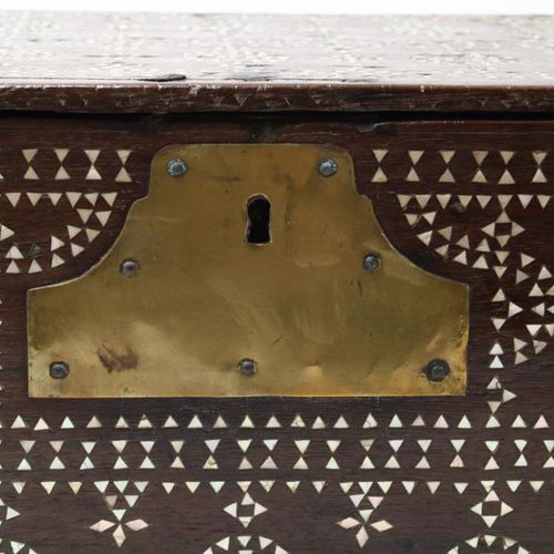 Hardhout Koloniale kist, met parelmoer Kolonialtruhe aus Palisanderholz mit Perl&hellip;