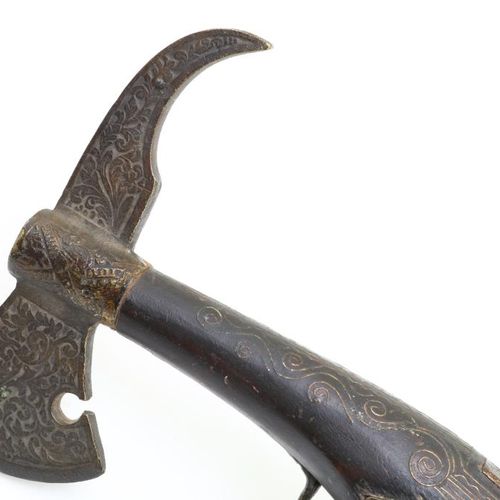 Afrikaans pistool met bijl 带斧头的木制和铁制燧发枪部件，非洲，仿照古代的例子带斧头的木制和铁制燧发枪部件，非洲，仿照古代例子。