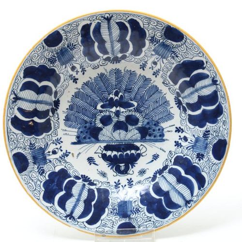 Lot van 3 aardewerk borden, 18e eeuw Lote de 3 platos de cerámica, Holanda Delft&hellip;