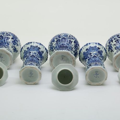 Aardewerk kaststel, Delft Ensemble de pots en poterie, 3 avec couvercle, 2 en fo&hellip;