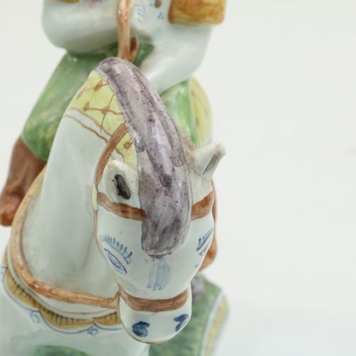 Aardewerk polychroom sculptuur Pottery polychrome sculpture of knight on a horse&hellip;