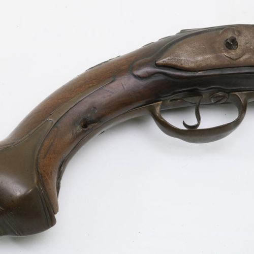 Vuursteen ruiterpistool De La Haie Maast 18世纪初。世纪燧发枪，胡桃木手柄，黄铜配件和铁桶，锁板上标有De La Ha&hellip;