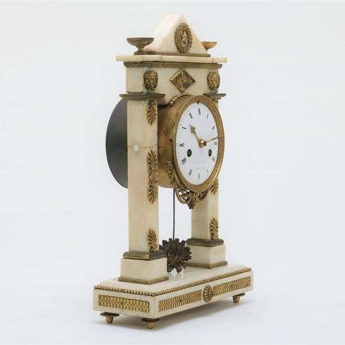 Seize marmeren pendule Mesnil a Paris Reloj de péndulo de mármol Louis Seize con&hellip;