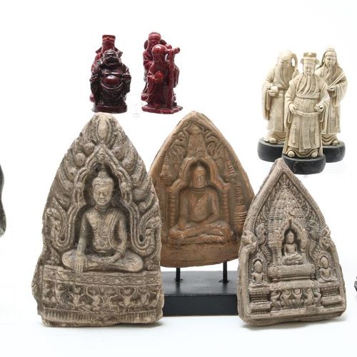Lot div. Boeddha en Amuletten Lot consisting of div. Carved Buddha sculptures an&hellip;