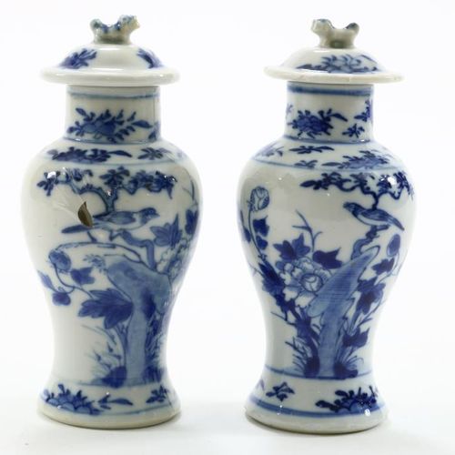 Stel porseleinen miniatuur dekselvazen Paire de vases miniatures en porcelaine a&hellip;
