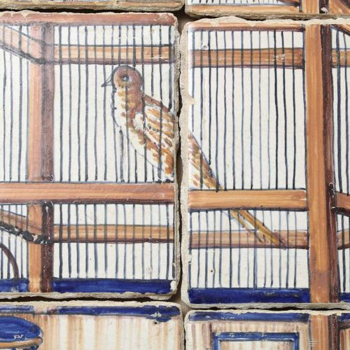 6 delen aardewerk tegeltableau 6件带有鸟笼装饰的陶器瓦片，19世纪，40 x 27厘米。6件带有笼中鸟装饰的陶器瓦片，19世纪，&hellip;