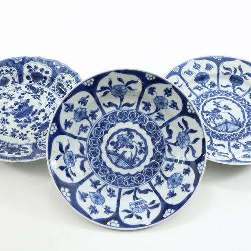 Serie van 3 porsleinen Kangxi borden Kangxi-Porzellanschale mit Strauchdekor, in&hellip;