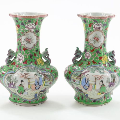 Stel porseleinen gelobde siervazen Paire de 2 vases Famille Rose en porcelaine à&hellip;