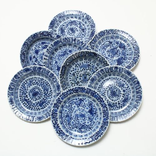 Serie van 8 porseleinen schotels A set of 8 porcelain crab and seabass, marked i&hellip;