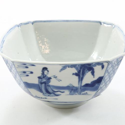 Porseleinen vierkante Kangxi kom 
Porcelain square Kangxi bowl, decorated with 3&hellip;