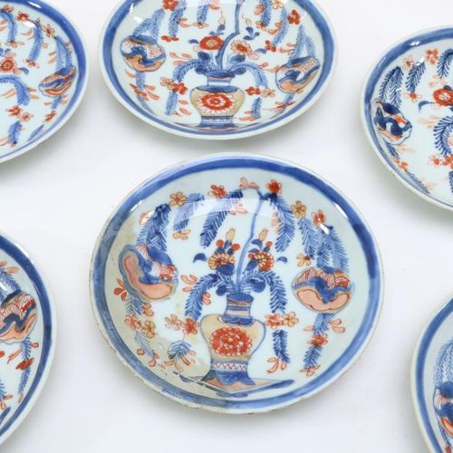 Imari koppen en schotels, 6 x 6 Imari Kangxi cups and saucers, decorated with va&hellip;