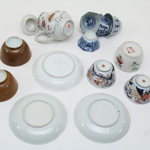 Lot porselein: kop, schotels, dekselpot Soucoupe en porcelaine Chine de Commade,&hellip;