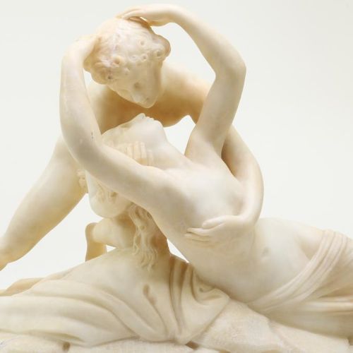 Marmeren gestoken sculptuur Amor en Venu Scultura in marmo scolpito di Venere e &hellip;